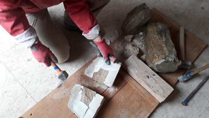 2022_10_01_Chantier8_ReboucherAvecPierres